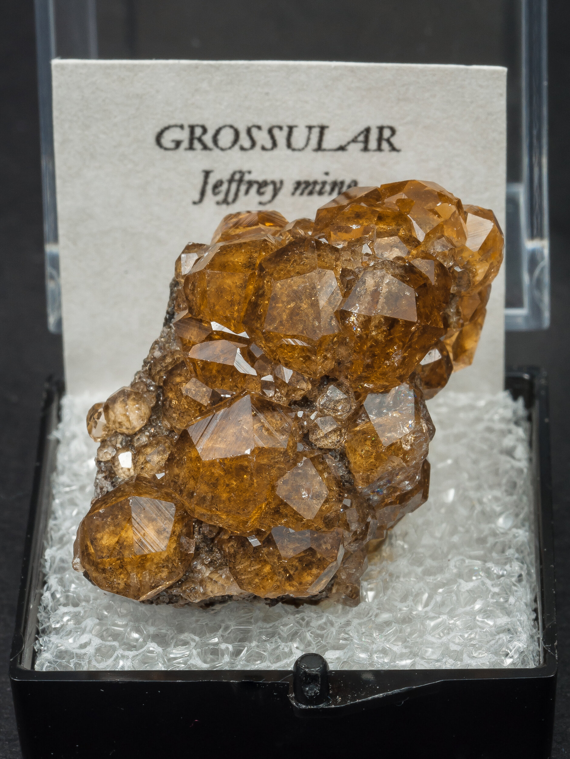 specimens/s_imagesAO1/Grossular-TQA47AO1f.jpg