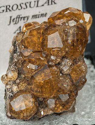 Grossular (variety hessonite). Side