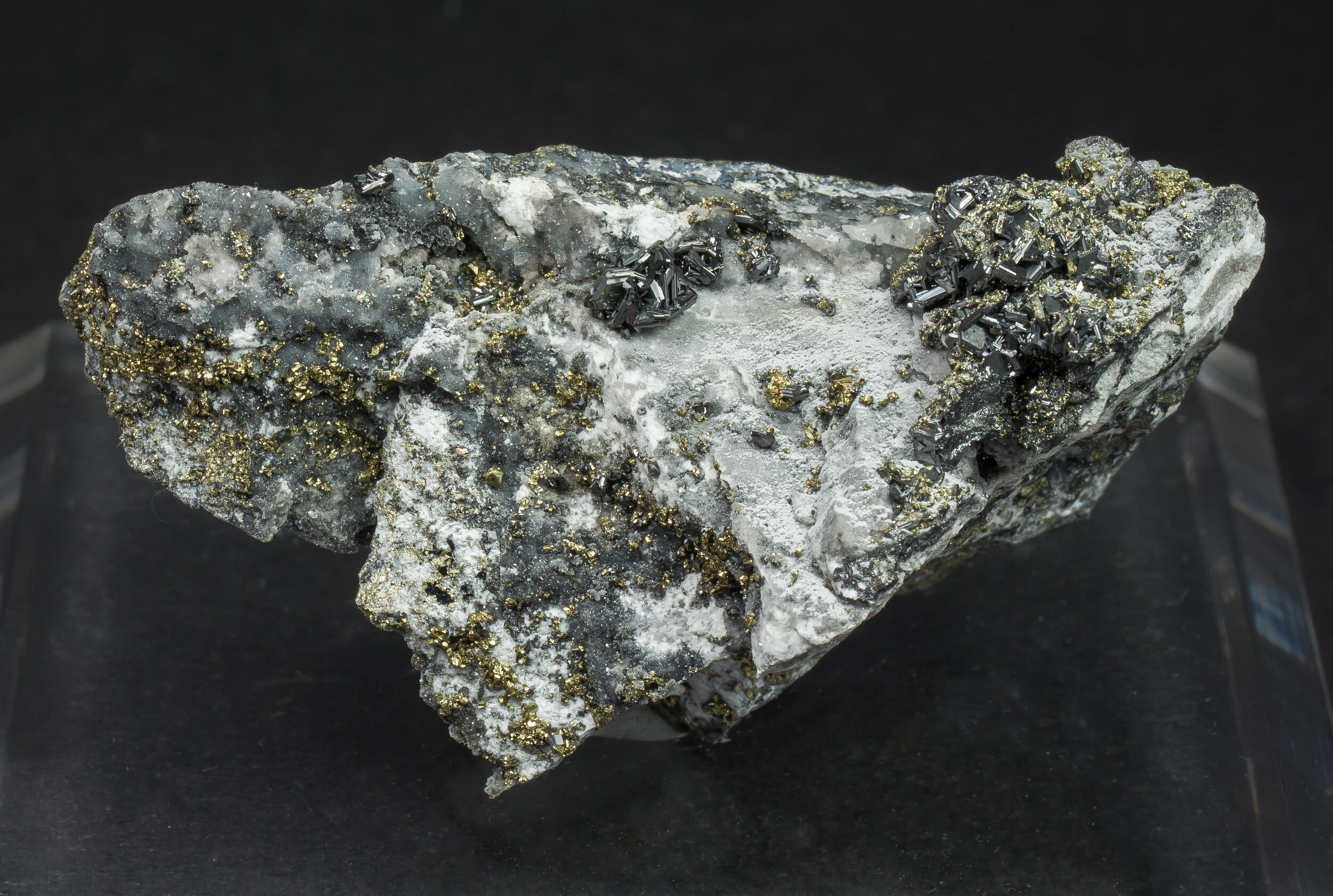 specimens/s_imagesAO1/Pearceite-MMR37AO1f.jpg
