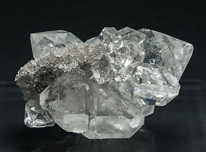 Quartz with hydrocarbon inclusions. Front