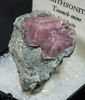 Smithsonite (variety Co-bearing smithsonite). Side