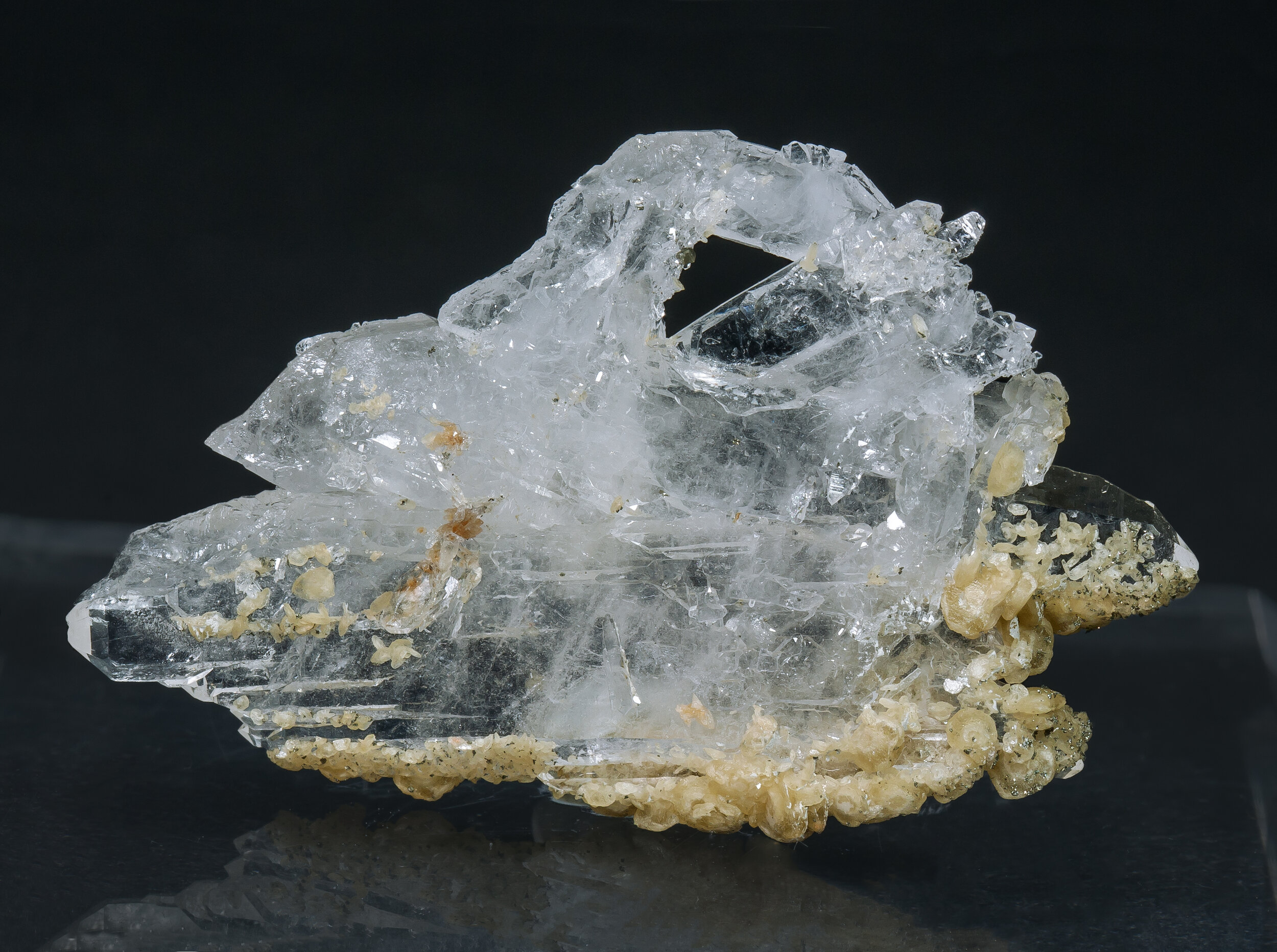 specimens/s_imagesAO2/Quartz-JFD101AO2f.jpg