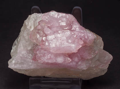 Quartz (variety rose quartz). 