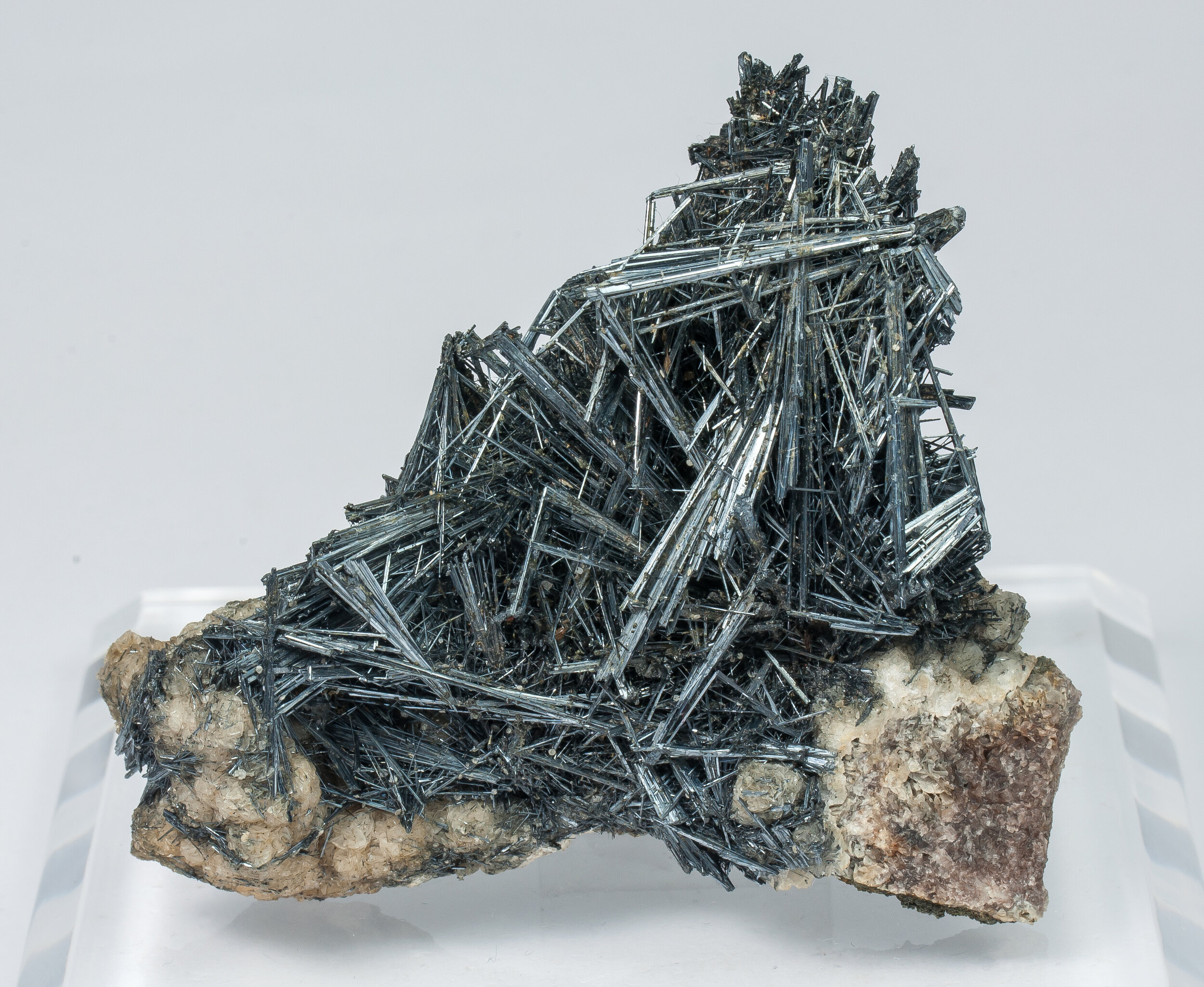 specimens/s_imagesAO2/Stibnite-TTX17AO2f.jpg
