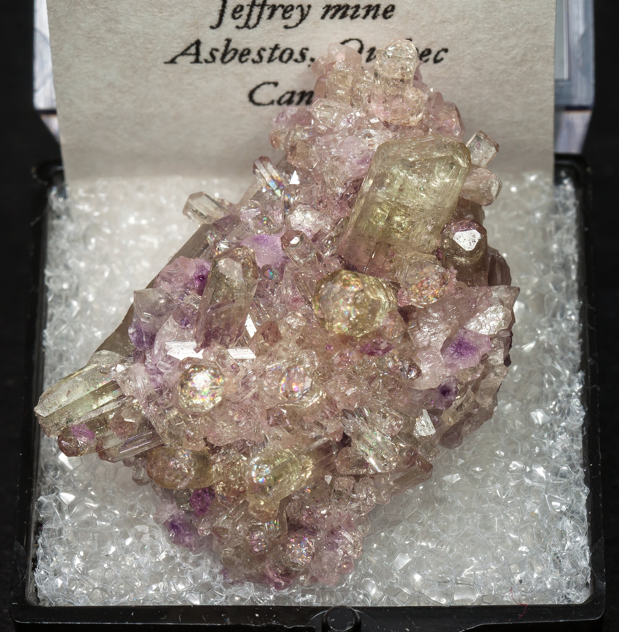 specimens/s_imagesAO2/Vesuvianite-TTR46AO2f2.jpg