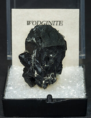 Wodginite. 