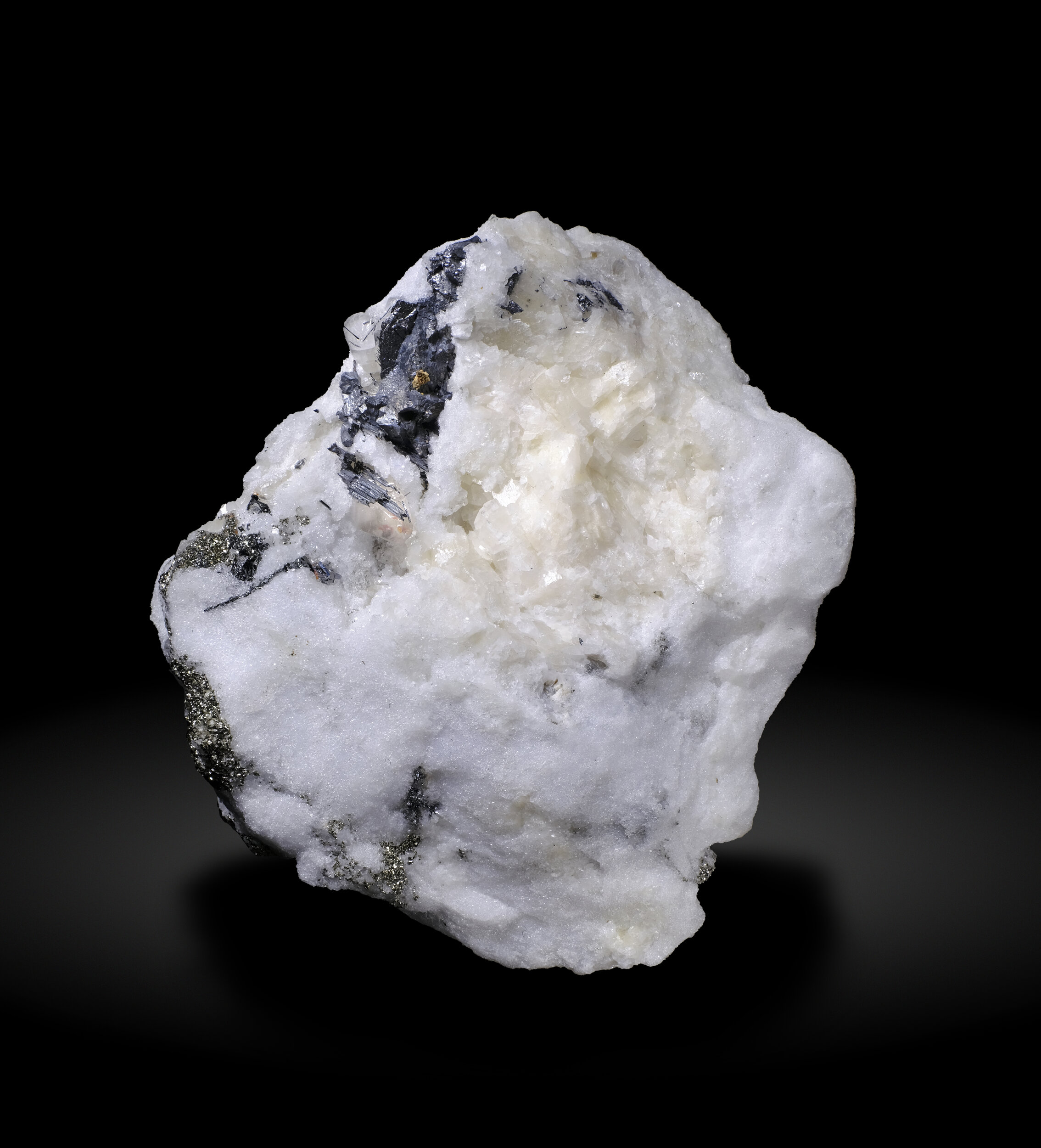 specimens/s_imagesAO3/Lengenbachite-MVM48AO3-0042f.jpg