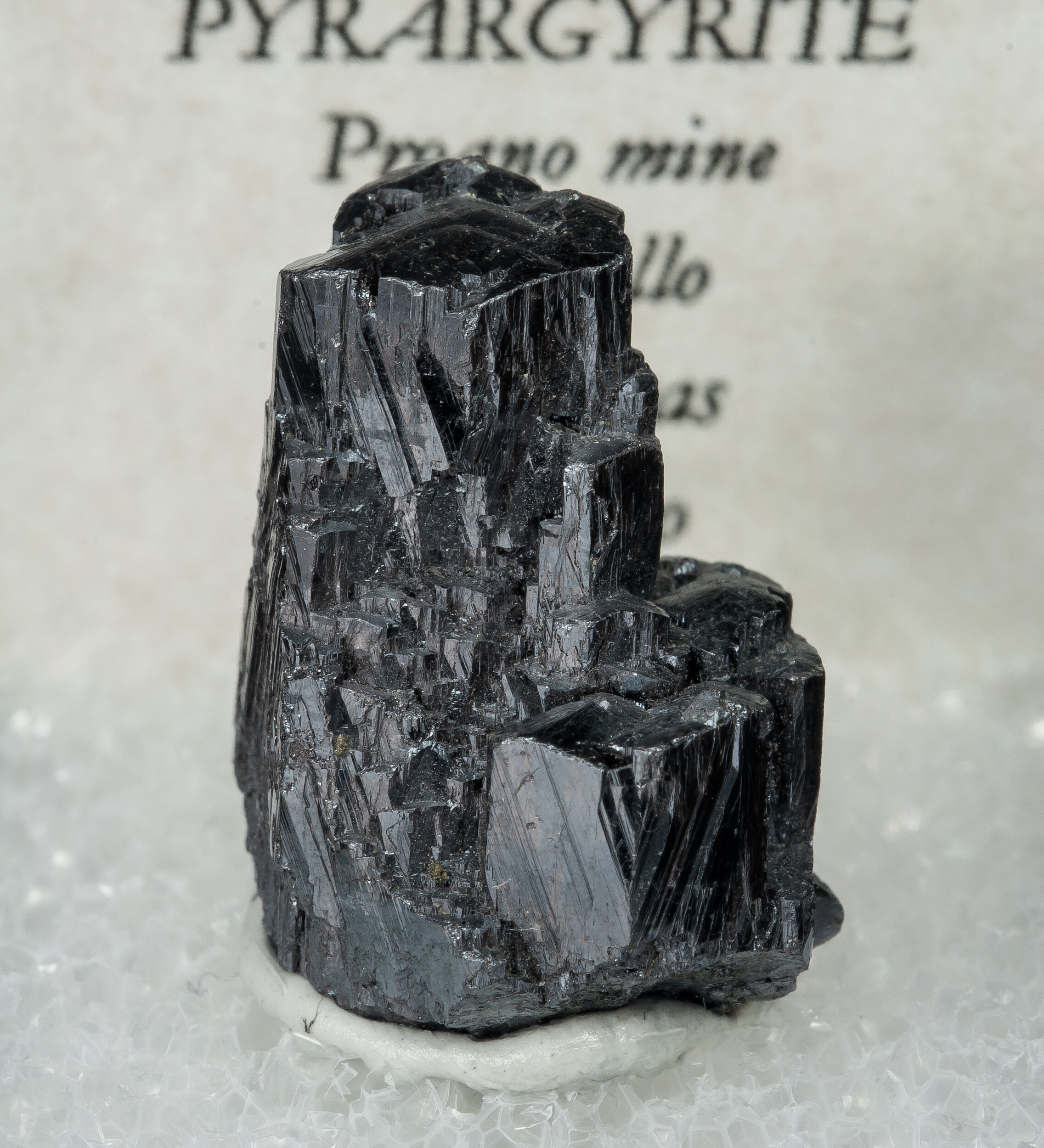 specimens/s_imagesAO3/Pyrargyrite-TAM37AO3f2.jpg