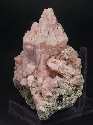 Quartz (variety rose quartz). Side