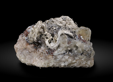 Silver with Calcite. Front / Photo: Joaquim Calln