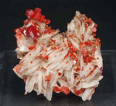 Vanadinite on Baryte. 