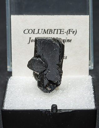 Columbite-(Fe). Front