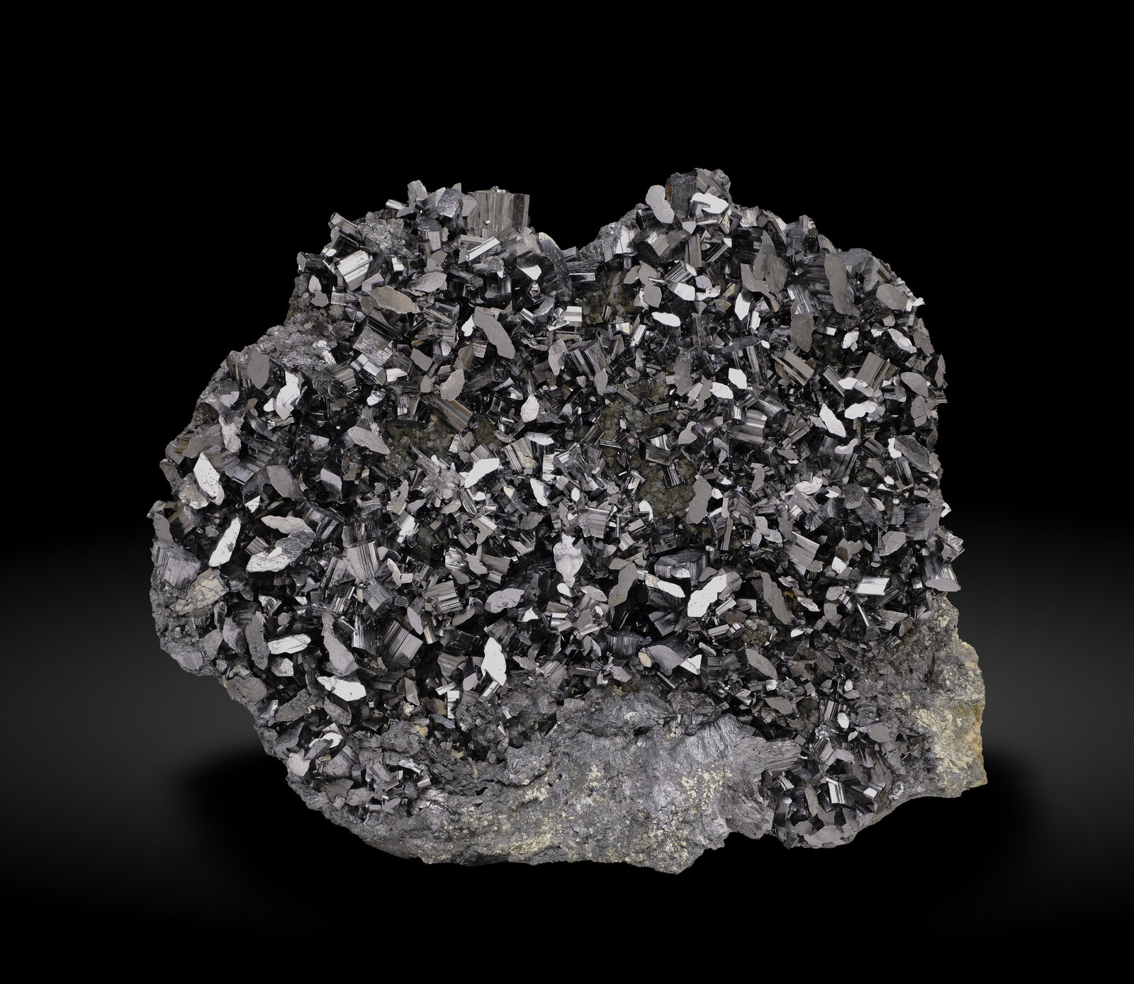 specimens/s_imagesAO4/Enargite-TPB72AO4-7225f.jpg