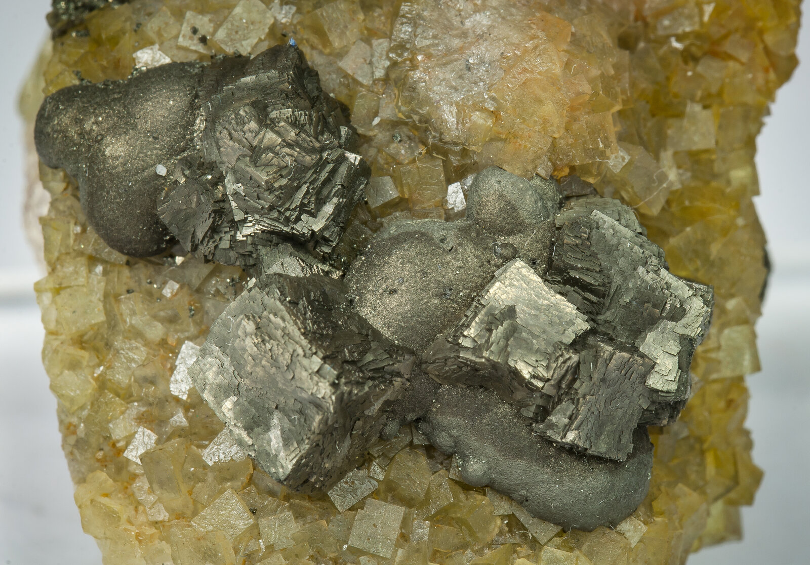 specimens/s_imagesAO5/Fluorite-NFH59AO5d.jpg