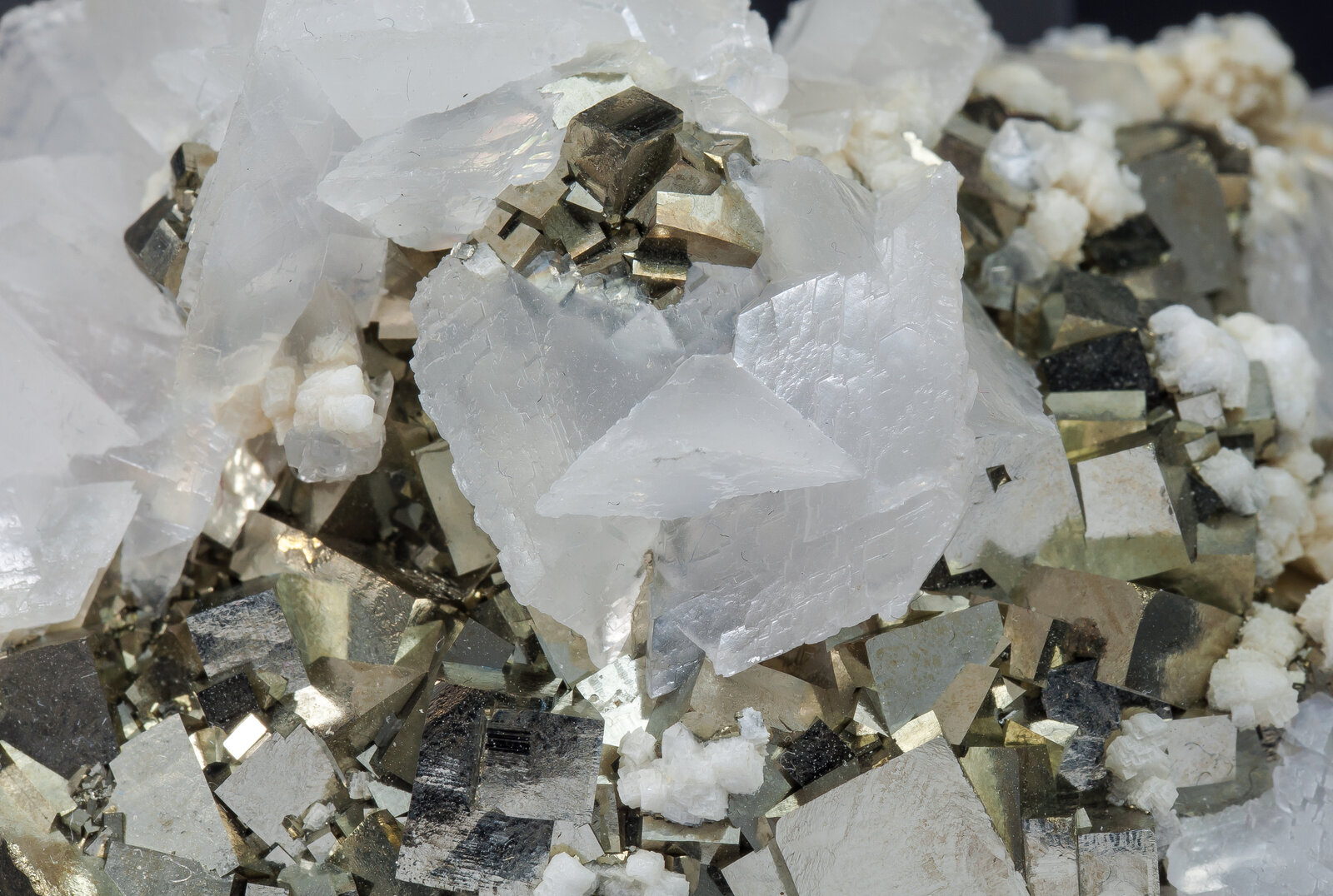 specimens/s_imagesAO5/Pyrite-TXA86AO5d.jpg
