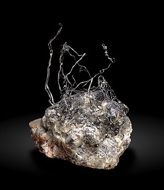 Silver with Calcite. Front / Photo: Joaquim Calln