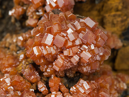 Vanadinite on Siderite. 