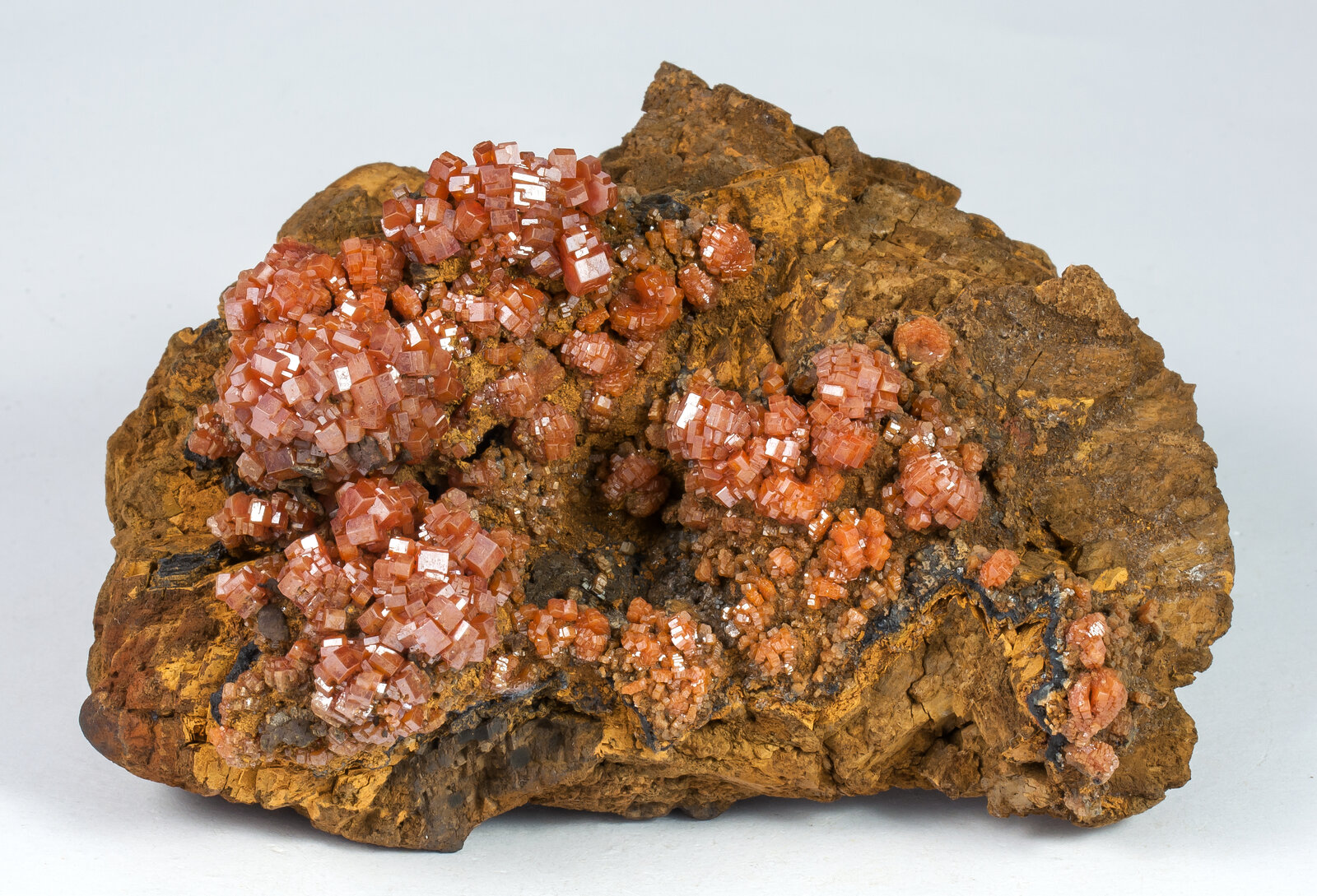 specimens/s_imagesAO5/Vanadinite-TMF47AO5f.jpg