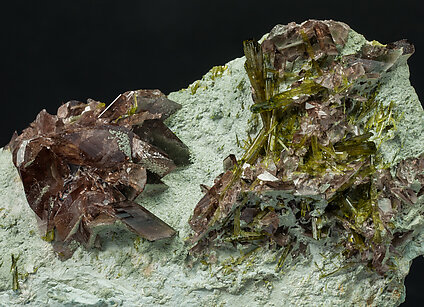 Axinite-(Fe) with Epidote. 