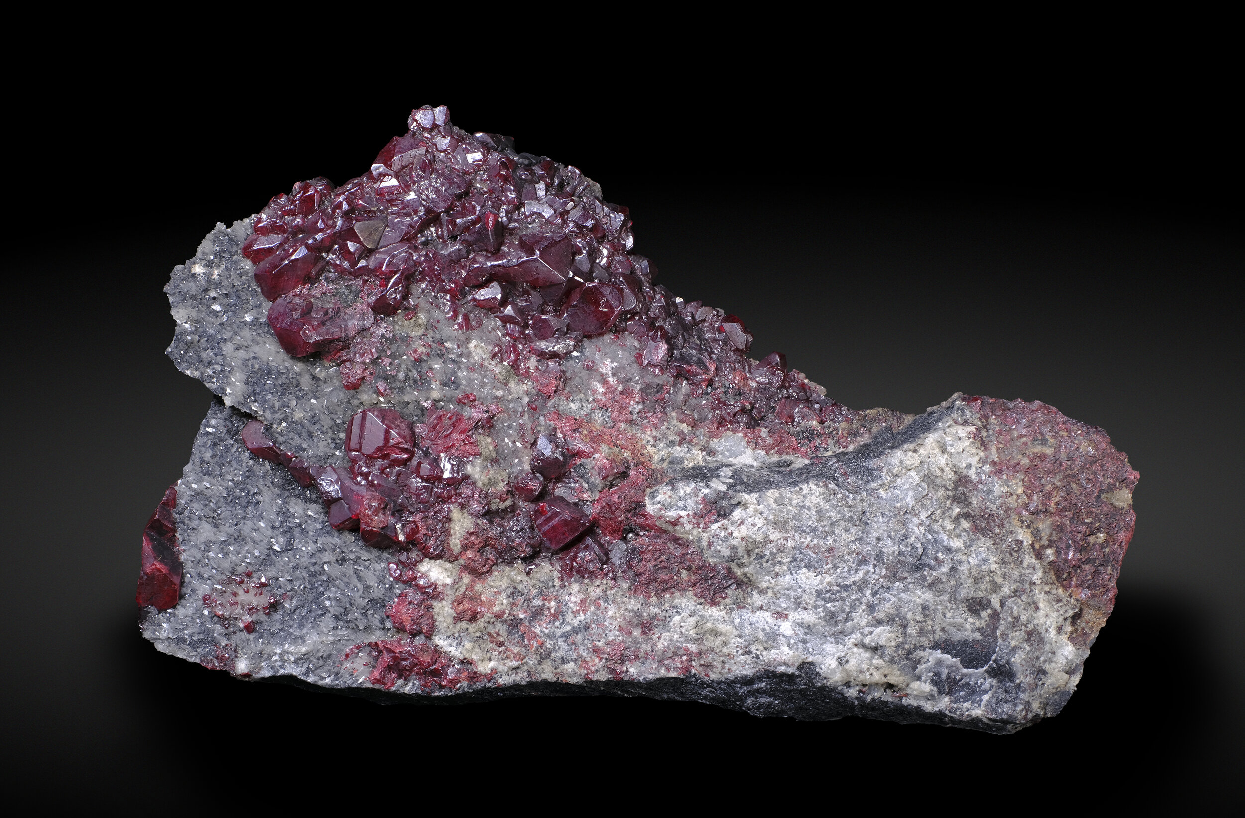 specimens/s_imagesAO6/Cinnabar-TLM1AO6-3107-f.jpg
