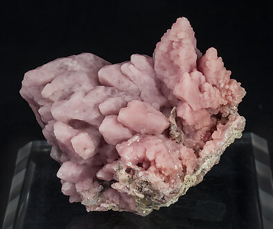 Quartz (variety rose quartz). Side