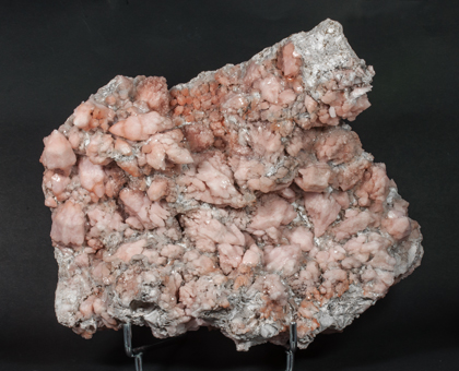 Quartz (variety rose quartz). 