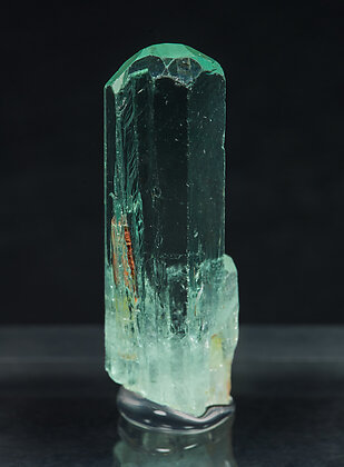 Beryl (variety emerald). Rear