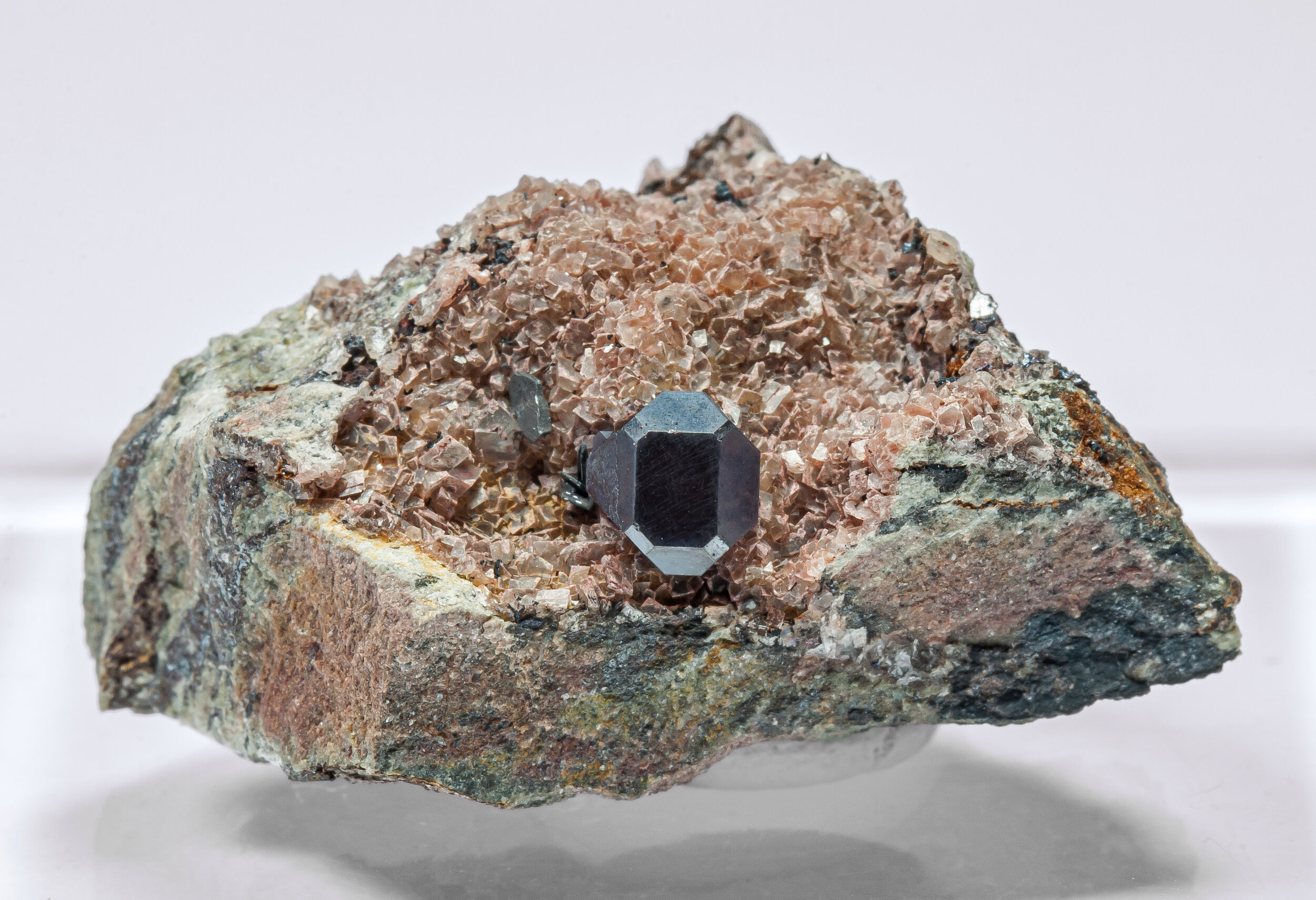 specimens/s_imagesAO7/Cuprite-TBM27AO7f.jpg