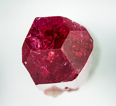 Elbaite (variety rubellite). Top