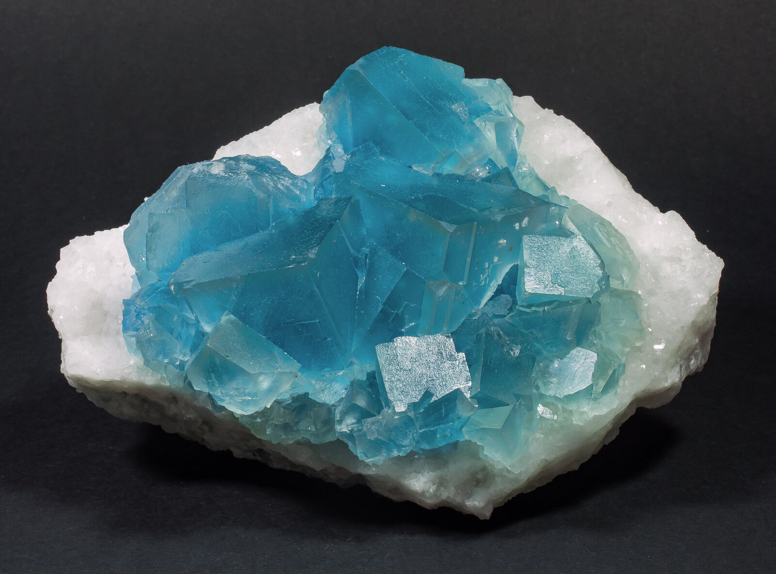 specimens/s_imagesAO8/Fluorite-EMR26AO8f.jpg