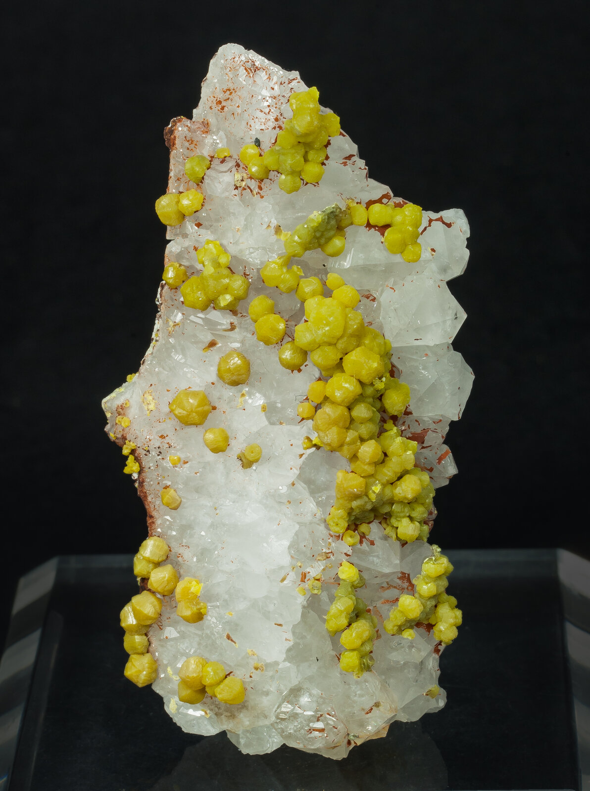 specimens/s_imagesAO8/Mimetite_campylite-CRT27AO8f.jpg