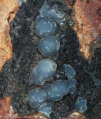 Smithsonite on Chalcophanite. 