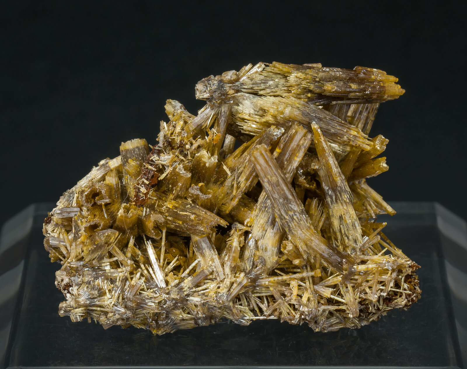 specimens/s_imagesAO8/Vanadinite-EMR14AO8f.jpg