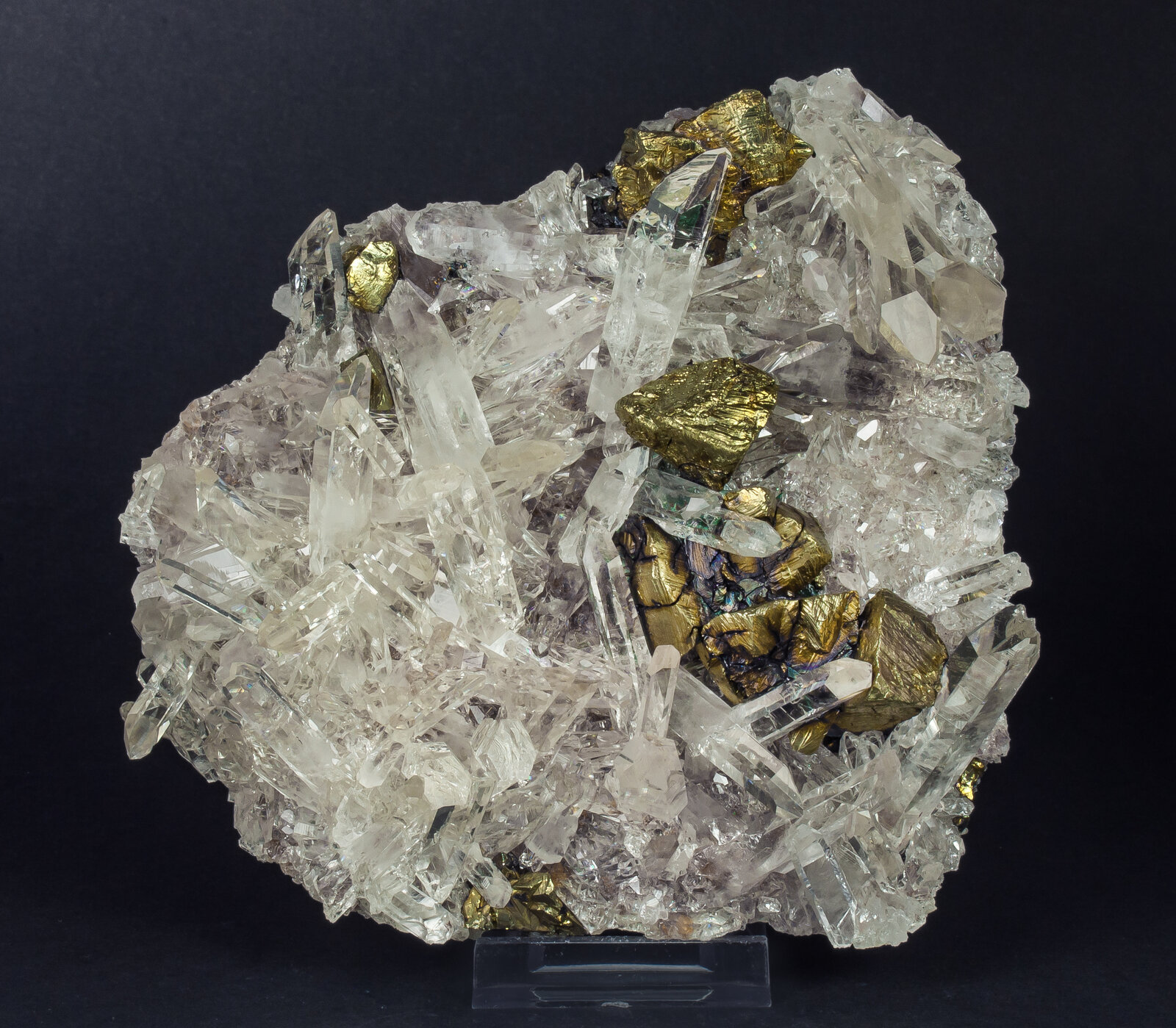 specimens/s_imagesAO9/Chalcopyrite-EFX66AO9f.jpg