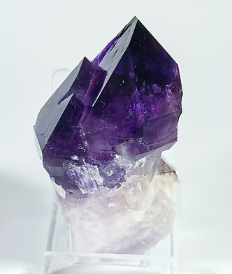 Quartz (variety amethyst). Side