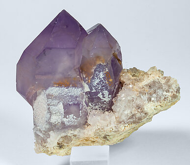 Quartz (variety amethyst). Rear