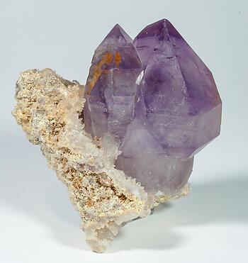 Quartz (variety amethyst). Side