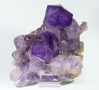 Quartz (variety amethyst). Front