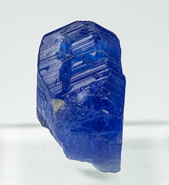 Zoisite (variety tanzanite). Front