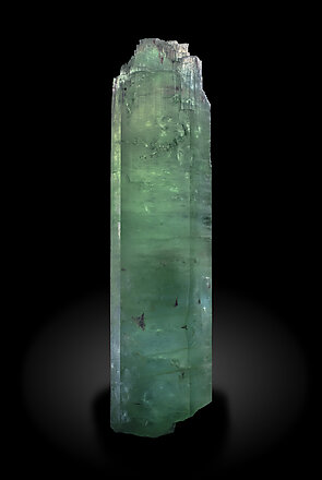 Beryl (variety aquamarine). Front / Photo: Joaquim Calln