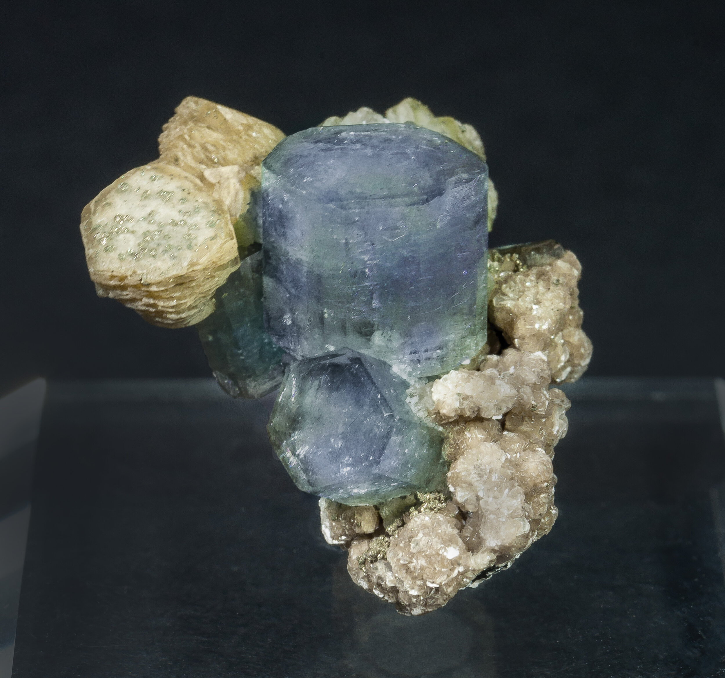 specimens/s_imagesAP0/Fluorapatite-JFD175AP0s3.jpg