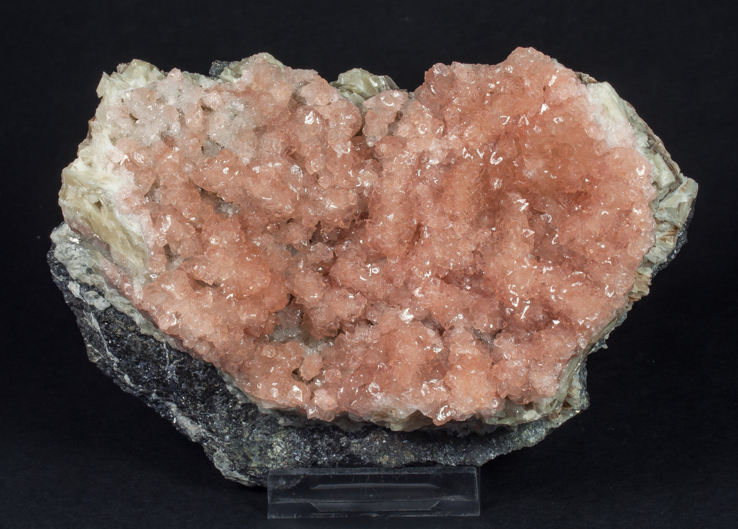 specimens/s_imagesAP0/Fluorapophyllite-ETV26AP0f.jpg