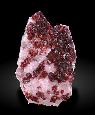 Roselite on Calcite. Front / Photo: Joaquim Calln