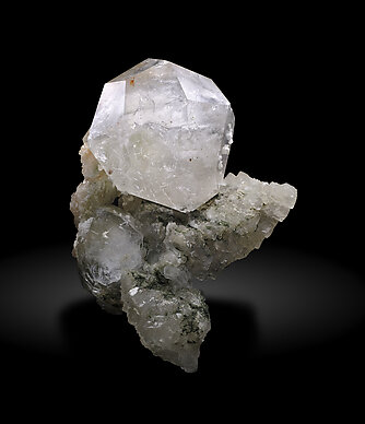 Analcime with Quartz. Side / Photo: Joaquim Calln