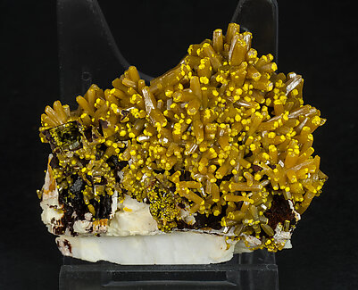 Pyromorphite with Baryte. Front