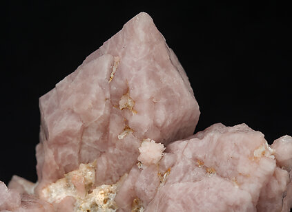 Quartz (variety rose quartz). 