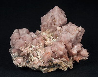 Quartz (variety rose quartz). 