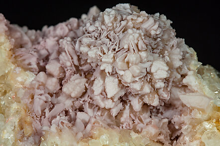 Talmessite coating Calcite and with Calcite. 