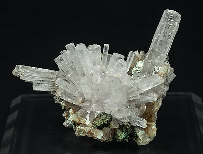 Aragonite. Front