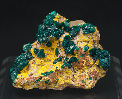 Dioptase with Mimetite. 